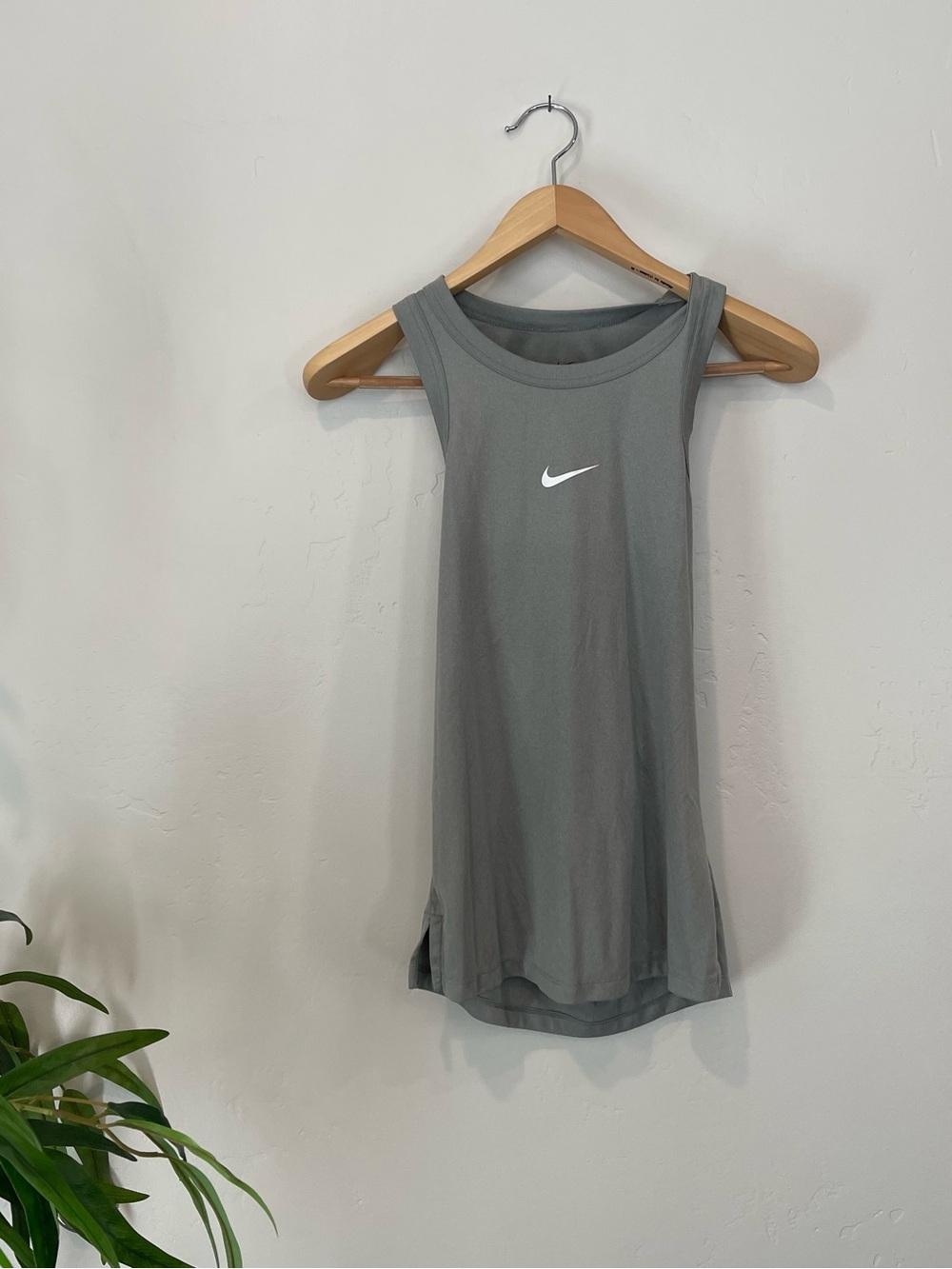Nike Dri-Fit Women's Gray Athletic Tank Top Open Back XS